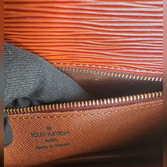 Vintage Louis Vuitton Epi Monceau Biface 2Way Shoulder Bag, Kenyan Fawn Brown - Picture 7 of 16